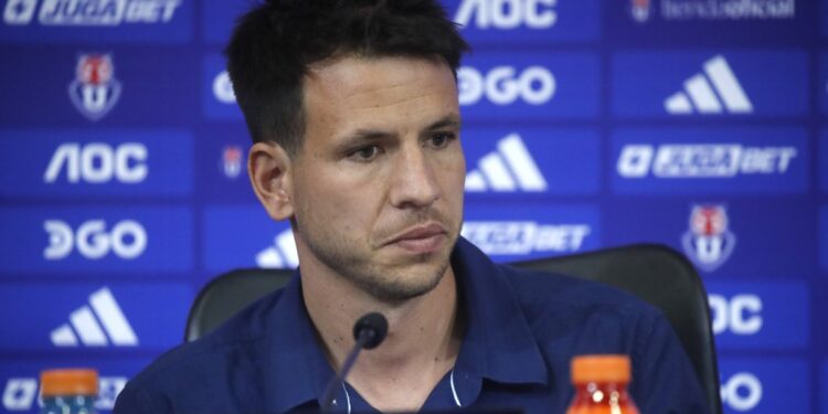 Mayo admite «frustración» ante el intento fallido de retorno de Vargas a la U, pero confirma que «las puertas siguen abiertas».