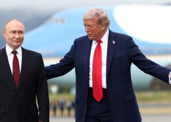 Trump se reúne con Putin en una base aérea en Alaska.