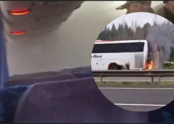 Pasajeros graban la evacuación de un autobús en llamas en Cabrero.