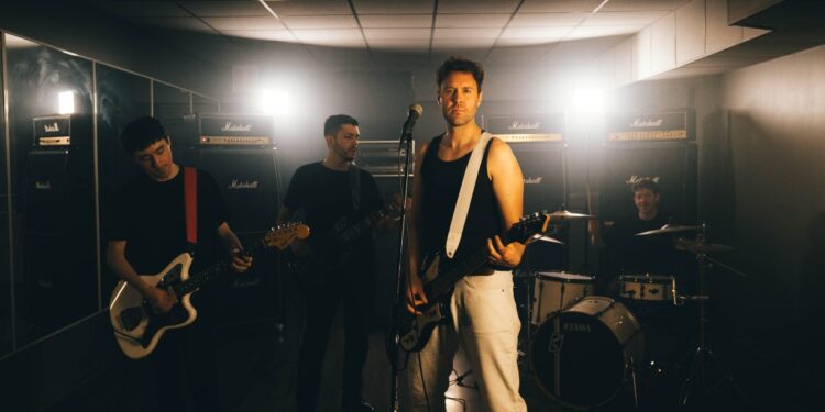 Rolo Howard homenajea el amor que nunca muere.