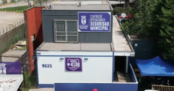 Ataque a una base municipal en Estación Central: están indagando una posible venganza.