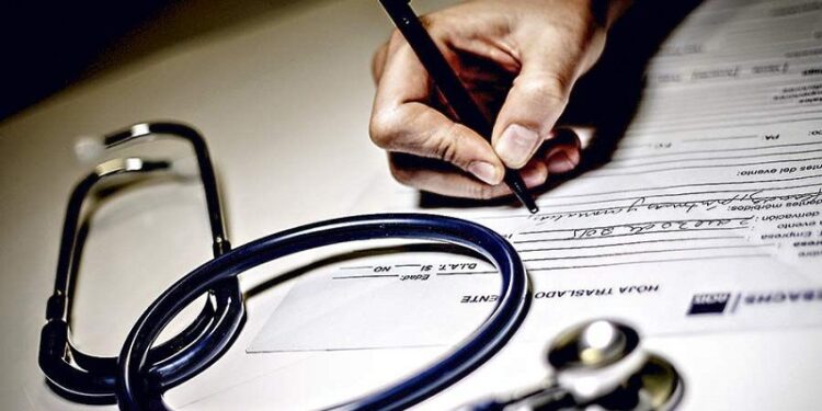 Municipio de San Bernardo solicita el despido de trabajadores de salud por el escándalo de las licencias médicas.