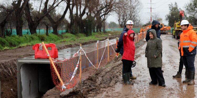 Autoridades revisan obras afectadas por las lluvias en la RM.