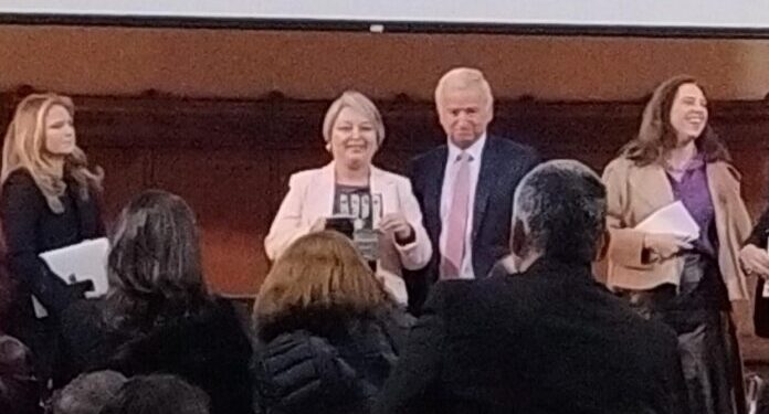 Jeannette Jara destaca al alcalde Desbordes por su gestión en el barrio “Meiggs”