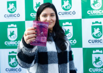 Curicó coloca el primer dispensador gratuito de preservativos en el Maule: tiene como objetivo promover la salud y la educación sexual.