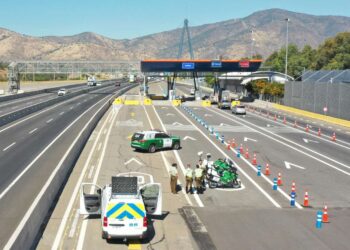 Peaje a luca y restricción para camiones este finde.