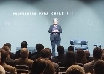 Anuncios y correcciones se toman el nuevo foro económico entre ‘candidatos presidenciales’