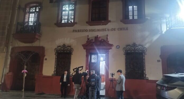 Oficialismo y la DC siguen en conversaciones a contrarreloj para inscribir sus candidaturas al Congreso.