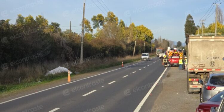 Bomberos atienden una emergencia química en la ruta Los Ángeles–Santa Bárbara.