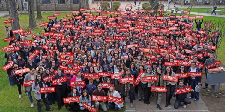 Sindicato de Trabajadores de la UCM acepta convocar una huelga y desestima la última propuesta del empleador.