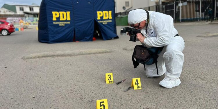 Joven haitiano es asesinado a puñaladas en Villa Las Américas, Talca: el responsable se encuentra en fuga.