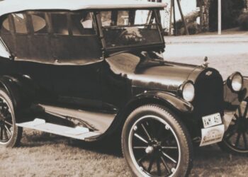 La historia de la competencia en Los Ángeles entre un jinete a caballo y un automóvil hace 100 años.