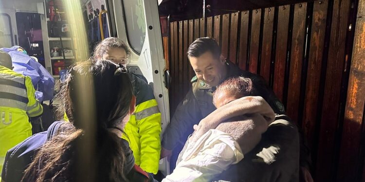 Carabineros de Paine ayudaron en el parto de una vecina en la calle 18 de Septiembre.