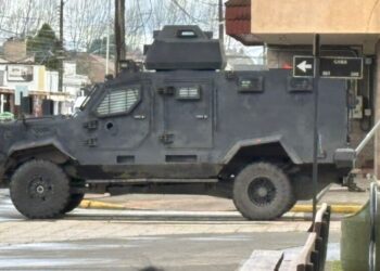 Operación “Libertador”: Desmantelan banda delictiva en Mulchén tras realizar 13 allanamientos e incautar drogas y armas.