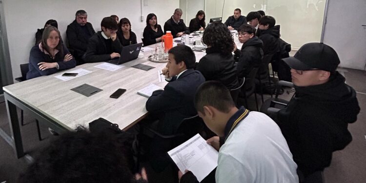 Santiago y estudiantes llegan a un acuerdo sobre sus demandas.