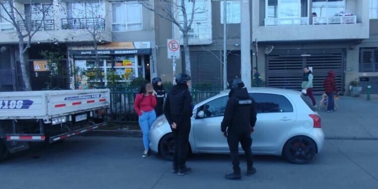 Descubrimiento de drogas y arresto en Estación Central.