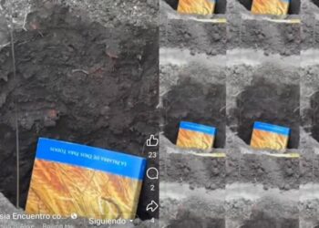 En Los Ángeles, una actividad que incluye el entierro de una Biblia en la Laguna Esmeralda ha generado opiniones encontradas.