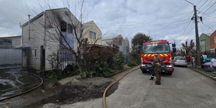 Incendio en una vivienda de Los Ángeles: el fuego fue sofocado de manera rápida.