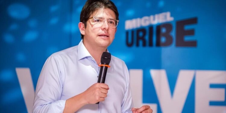 Fallece Miguel Uribe: Senador y precandidato presidencial colombiano que sufrió un atentado el 7 de junio, tras una larga agonía.