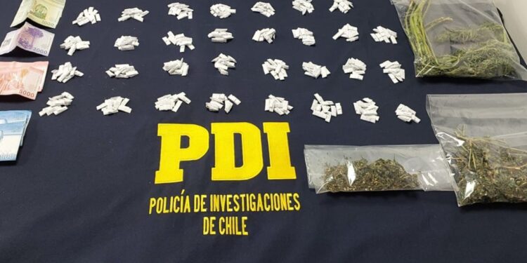 Desmantelan un centro de venta de drogas en la población Enrique Arenas de Quillota.