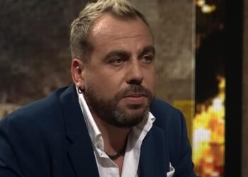 Kaminski recibe un pago millonario por revelar su verdad y establece condiciones estrictas.