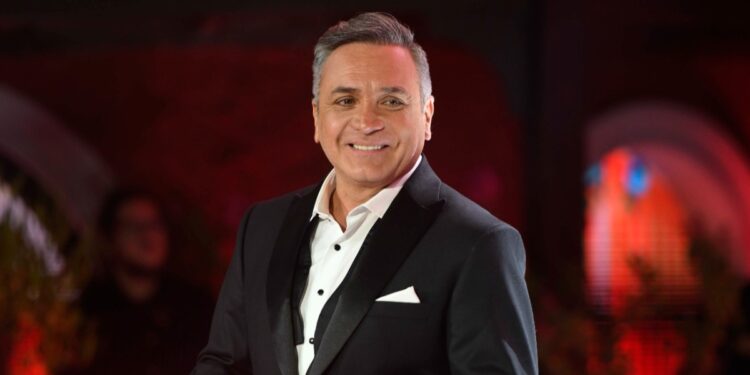 Luis Jara conmemorará sus 40 años de trayectoria con un destacado concierto en el Teatro Municipal de Santiago.