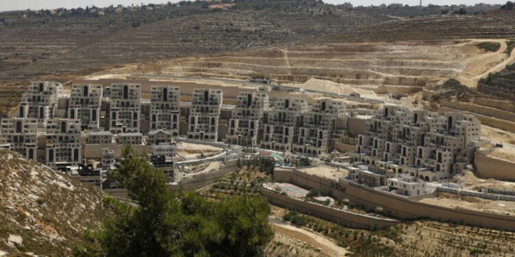 El Gobierno manifestó su «enérgica condena» ante la aprobación de un plan de asentamientos en Cisjordania por parte de Israel.