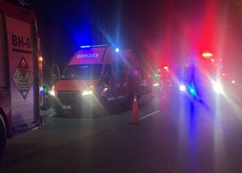 Accidente en la Radial Nororiente deja a dos heridos y provoca un gran corte de luz en Chicureo.