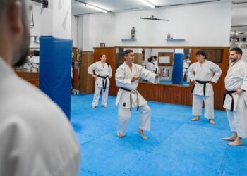 Vitacura inaugura academia de taekwondo para gente mayor de 18 años.
