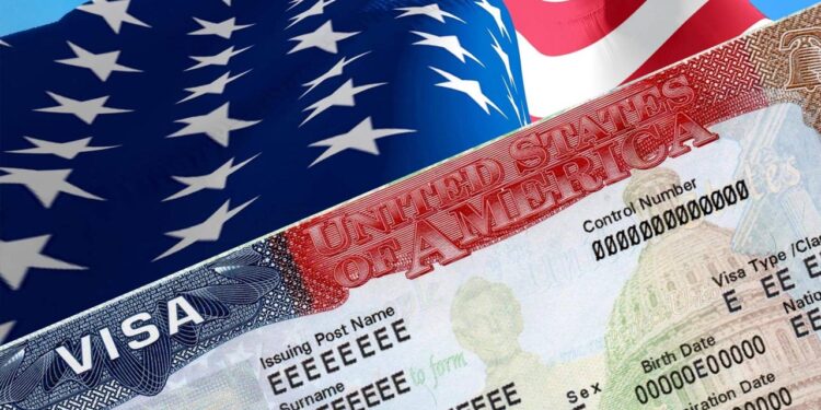 Incrementa el costo de la visa a EE.UU.: aumenta la tarifa y se eleva la demanda de asistencia.