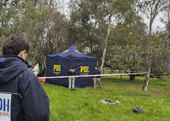 [AHORA] Investigan posible doble asesinato en Batuco: encuentran dos cuerpos en la calle Italia.