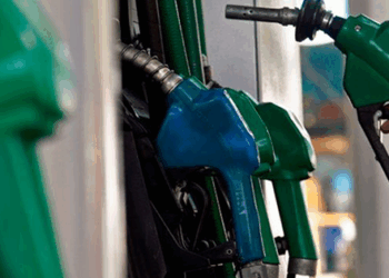ENAP: Bajan las bencinas, pero suben el diésel y la parafina en una nueva variación de precios.
