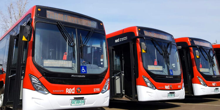 Santiago incorpora 176 microbuses eléctricos y un nuevo trayecto al Metro.
