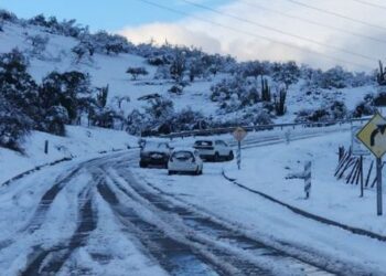 Lluvia, nieve y un frío de aquellos convocan el día de este viernes en Colina.