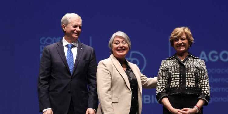 Encuesta Pulso Ciudadano: Jeannette Jara triunfaría en la primera vuelta, pero sería superada por Kast y Matthei en el balotaje.