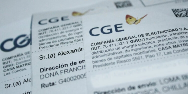 En las regiones del Maule y O’Higgins: CGE admitió cobros incorrectos en facturas de electricidad.