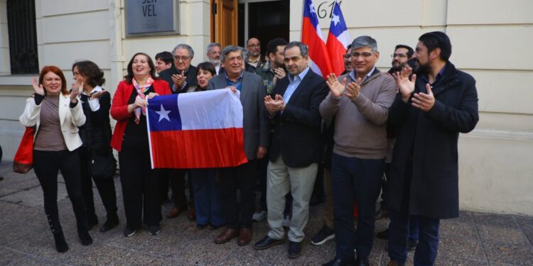 Oficialismo y Democracia Cristiana sellan acuerdo electoral: 183 candidatos a la Cámara y 30 al Senado.