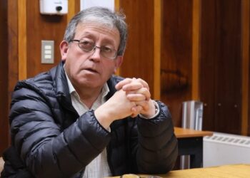 Ex Alcalde de Puerto Montt regresa a arresto domiciliario total mientras es investigado por delitos de corrupción ocurridos entre 2012 y 2023.