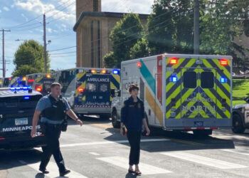 Tiroteo en colegio de Minnesota, EE.UU., habría dejado dos muertos.