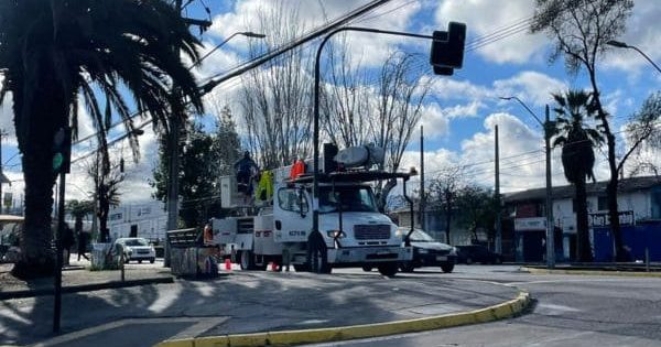 SEC informa que más de 39 mil hogares están sin luz en la Región Metropolitana.