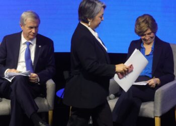 Encuesta Panel Ciudadano: Kast mantiene el liderazgo con un 28%, mientras que Matthei frena su descenso y avanza un punto.