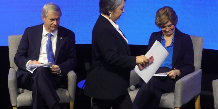 Encuesta Panel Ciudadano: Kast mantiene el liderazgo con un 28%, mientras que Matthei frena su descenso y avanza un punto.