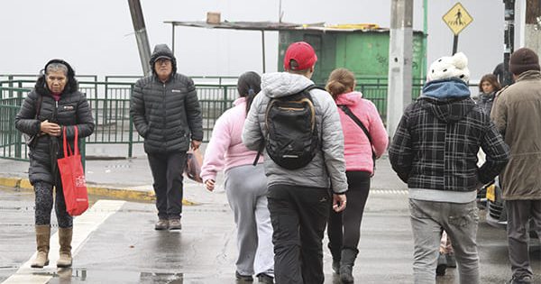 Ipsos: La desigualdad es un tema que preocupa en Chile, pero está bajando el apoyo a soluciones más contundentes.