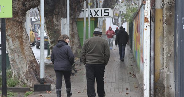 Confianza del consumidor en Chile lleva seis años seguidos en baja, según Ipsos.