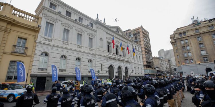 Santiago logra un hito histórico con 600 funcionarios municipales.