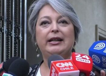 «Los comunistas también tenemos derecho a tener iPhone»: así Jara respondió a las críticas.