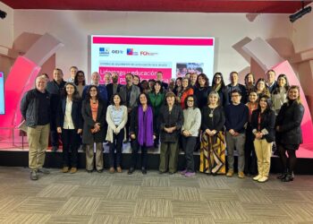 Chile brilla en liderazgo escolar distribuido en América Latina.