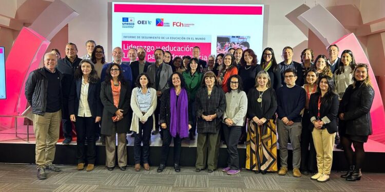 Chile brilla en liderazgo escolar distribuido en América Latina.