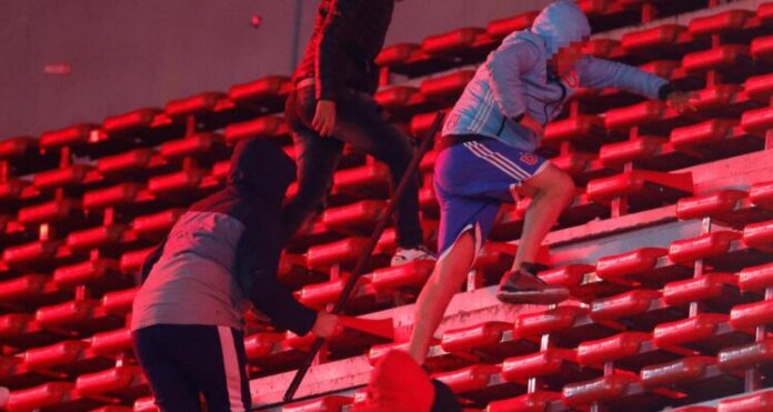 Presidente Boric rechaza ataques a hinchas en Argentina: “Lo primero es saber cómo están nuestros compatriotas”