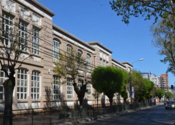 Estudiantes del Maule exploran las diferencias económicas con la capital.